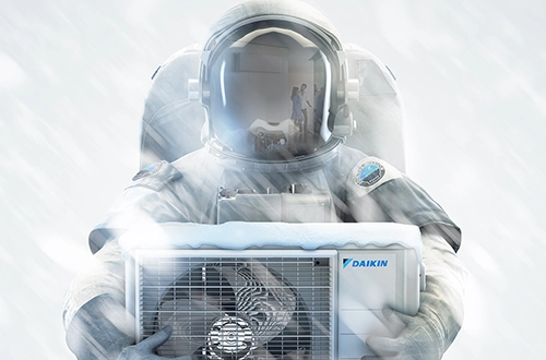 pracownik-daikina